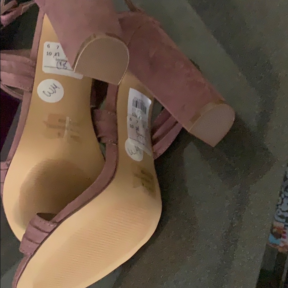 Heels - Picture 3 of 3